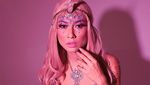 Uli Auliani Pose Seksi Jadi Unicorn
