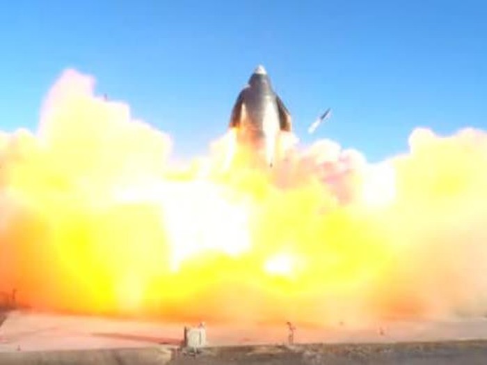 Roket Starship milik SpaceX meledak saat uji coba