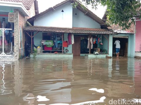 Rumah warga di Dukuh Barisan Desa Jati Wetan, Kecamatan Jati, Kudus yang terendam banjir, Kamis (10/12/2020).