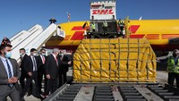 Sama halnya dengan Inggris, Israel baru saja menerima pengiriman pertama vaksin Corona Pfizer. Lebih dari 100.000 dosis vaksin virus Corona mendarat di Bandara Ben Gurion, Tel Aviv, pada Rabu (9/12/2020). AP Photo/Abir Sultan  