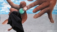 Mural dibuat dengan tema-tema lucu dan tiga dimensi.