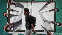 Pas banget, seperti lolos dari berbagai bidikan.