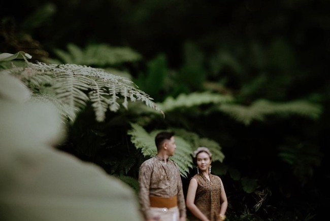 Melalui keterangan salah satu unggahannya, Yura bercerita bahwa dia dan Donne memang jarang berfoto bersama. Ketika bersama, mereka lebih senang menghabiskan waktu untuk bertukar ide dan bercanda. Foto: Instagram/yurayunita