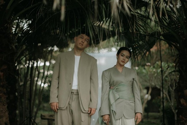 Ternyata Yura dan Donne bukanlah pasangan yang baru berpacaran. Keduanya telah menjalani hubungan sebagai pacar selama 8 tahun. Hal itu disampaikan sendiri oleh Yura melalui salah satu keterangan unggahannya. Foto: Instagram/yurayunita