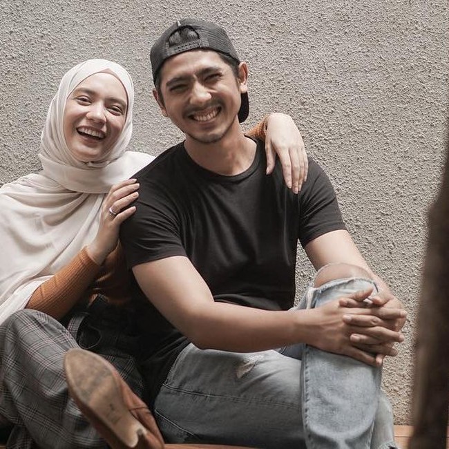 Sinetron Ikatan Cinta mempopulerkan nama aktor Arya Saloka. Sang istri, Putri Anne pun ikut menjadi sorotan. Tapi tampaknya, penonton dan fans garis keras sinetron Ikatan Cinta tidak begitu menyukai sosok Putri Anne.  Foto: dok. Instagram Arya Saloka