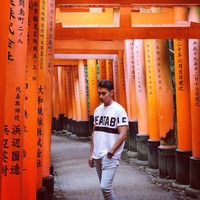 Aditya Halindra adalah putra dari Haeny Relawati Rini Widyastuti, mantan bupati Tuban yang pernah menjabat selama dua periode. Di Instagram, mantan anggota DPRD dari fraksi Partai Golkar ini kerap mengunggah foto-foto OOTD atau outfit of the day yang memperlihatkan gayanya yang kekininan.  (Foto: Instagram/@adityahalindra)