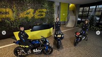 Musim 2021 akan menjadi musim pertama brand VR46 tampil di ajang MotoGP. Tim tersebut dibangun Rossi bersama Sky Italia dengan target utama melahirkan dan mempromosikan pebalap-pebalap muda Italia ke level tertinggi. Menyaingi Spanyol yang dalam lebih dari satu dekade mendominasi MotoGP. Foto: Instagram: @skyracingteamvr46