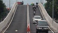 Pantauan detikcom, di jalan layang tersebut tidak ada rekayasa jalur yang dilakukan oleh petugas.