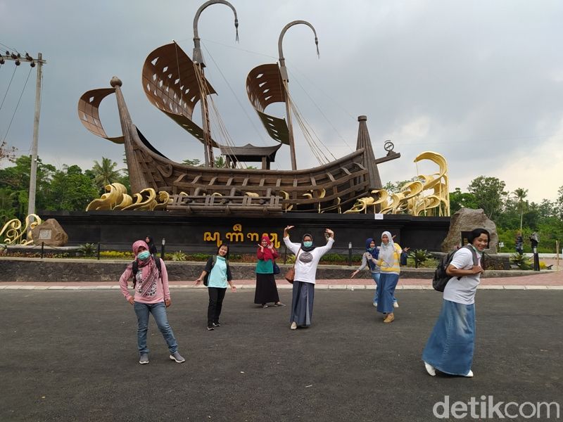 ikon kapal bercadik Samudra Raksa