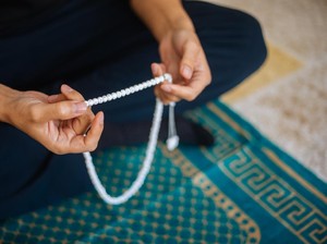 Dzikir Bulan Rajab: Arab, Latin, dan Terjemahannya