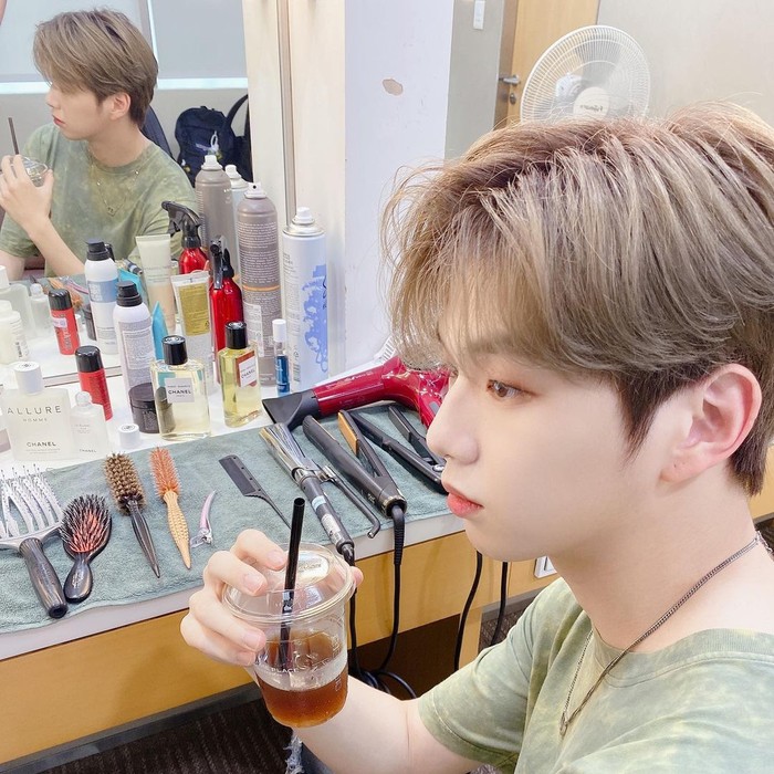 Bertambah Usia, Ini Pose Menggemaskan Kang Daniel dengan Kue Ulang Tahun