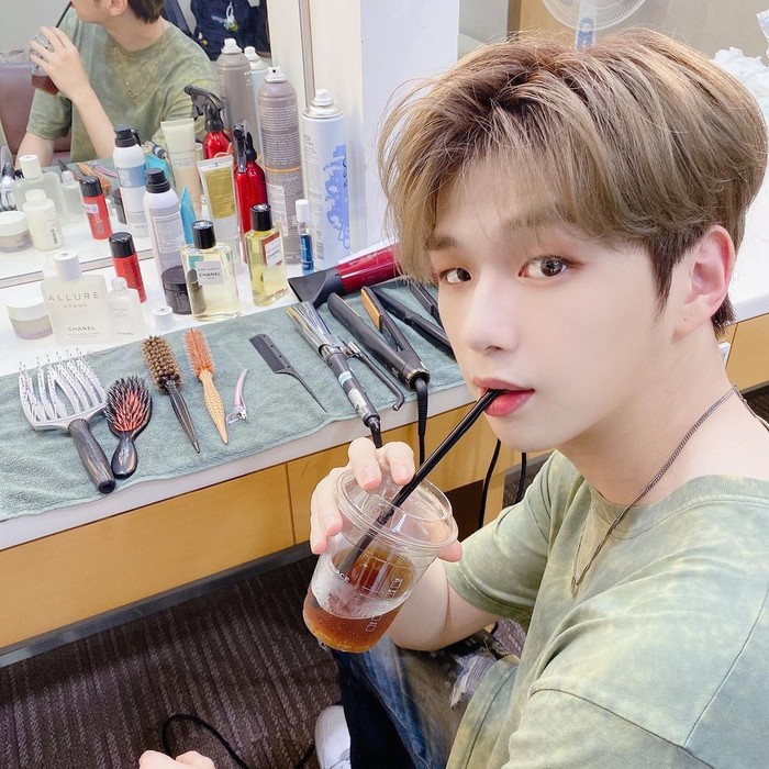 Kang Daniel ulang tahun Bertambah Usia, Ini Pose Menggemaskan Kang Daniel dengan Kue Ulang Tahun