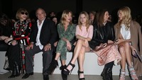 Sedari remaja, Lottie sering diajak oleh sang kakak ke acara-acara fashion. Getty Images/Danny E. Martindale