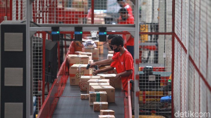 Jelang hari belanja online nasional (Harbolnas) yang jatuh pada Sabtu (12/12) besok, sejumlah e-commerce terlihat sibuk luar biasa. Penasaran?