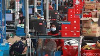 Komputerisasi memastikan barang tepat dan akurat.
