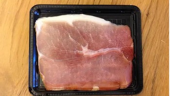 Foto daging ini nampak blur, glitch in the matrix atau pengambilan gambarnya yang kurang fokus? Foto: MelvinDickpictweet via reddit