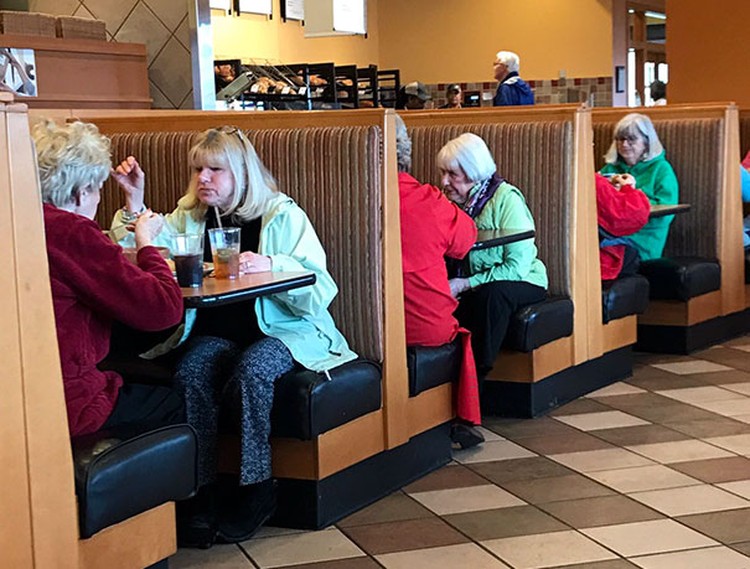 Kita Simulasi? Ini Foto Glitch in the Matrix yang Bikin Merinding Glitch in the Matrix sering disebut menjadi tanda kita hidup dalam sebuah simulasi. Berikut ini foto yang bikin merinding.
