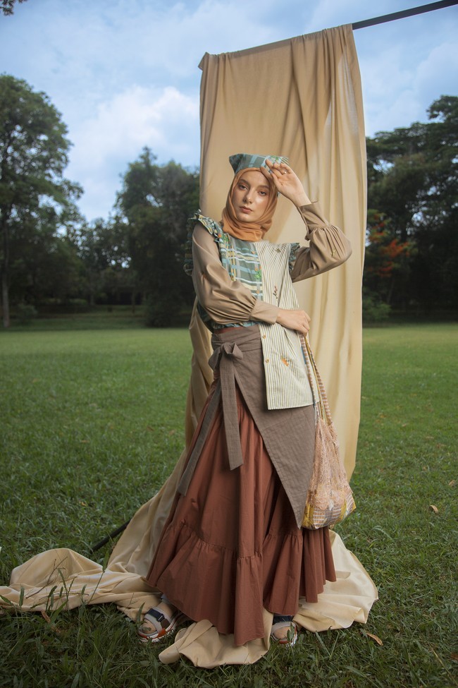 Ria Miranda merilis dua koleksi sekaligus di akhir tahun. Busana pertama merupakan koleksi liburan atau resort dan yang kedua menghadirkan busana muslim gaya klasik untuk 2021. Foto: dok. Ria Miranda