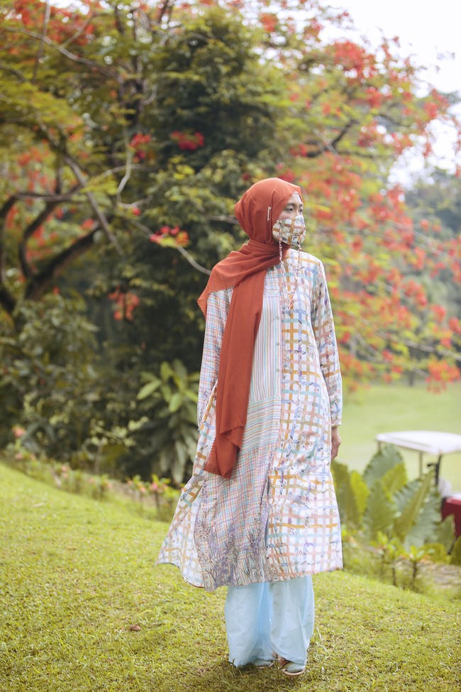 Ria Miranda merilis dua koleksi sekaligus di akhir tahun. Busana pertama merupakan koleksi liburan atau resort dan yang kedua menghadirkan busana muslim gaya klasik untuk 2021. Foto: dok. Ria Miranda