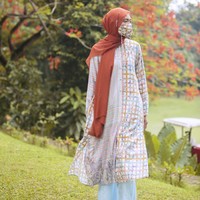 Ria Miranda merilis dua koleksi sekaligus di akhir tahun. Busana pertama merupakan koleksi liburan atau resort dan yang kedua menghadirkan busana muslim gaya klasik untuk 2021. Foto: dok. Ria Miranda