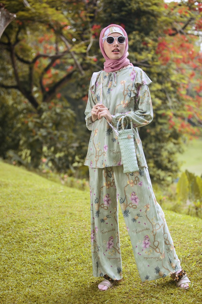 Ria Miranda merilis dua koleksi sekaligus di akhir tahun. Busana pertama merupakan koleksi liburan atau resort dan yang kedua menghadirkan busana muslim gaya klasik untuk 2021. Foto: dok. Ria Miranda