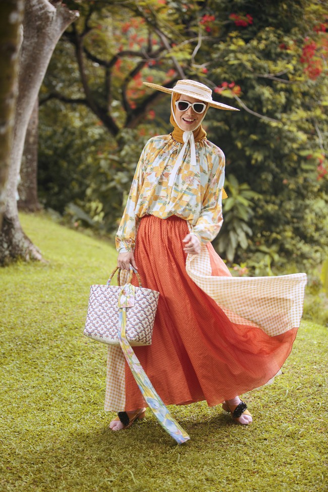 Ria Miranda merilis dua koleksi sekaligus di akhir tahun. Busana pertama merupakan koleksi liburan atau resort dan yang kedua menghadirkan busana muslim gaya klasik untuk 2021. Foto: dok. Ria Miranda