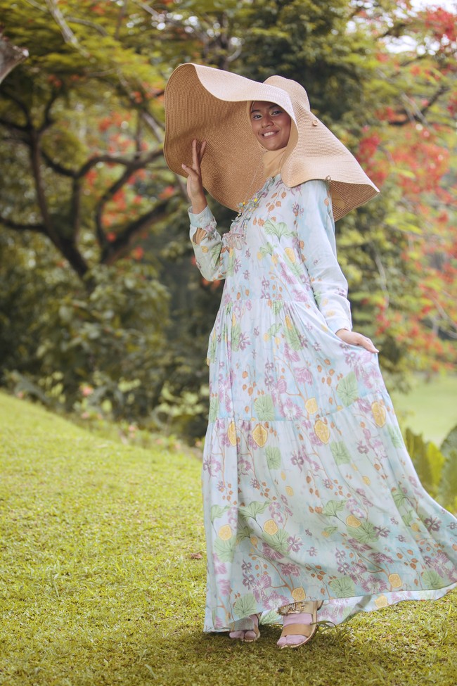 Ria Miranda merilis dua koleksi sekaligus di akhir tahun. Busana pertama merupakan koleksi liburan atau resort dan yang kedua menghadirkan busana muslim gaya klasik untuk 2021. Foto: dok. Ria Miranda