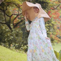 Ria Miranda merilis dua koleksi sekaligus di akhir tahun. Busana pertama merupakan koleksi liburan atau resort dan yang kedua menghadirkan busana muslim gaya klasik untuk 2021. Foto: dok. Ria Miranda