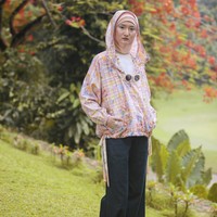 Ria Miranda merilis dua koleksi sekaligus di akhir tahun. Busana pertama merupakan koleksi liburan atau resort dan yang kedua menghadirkan busana muslim gaya klasik untuk 2021. Foto: dok. Ria Miranda