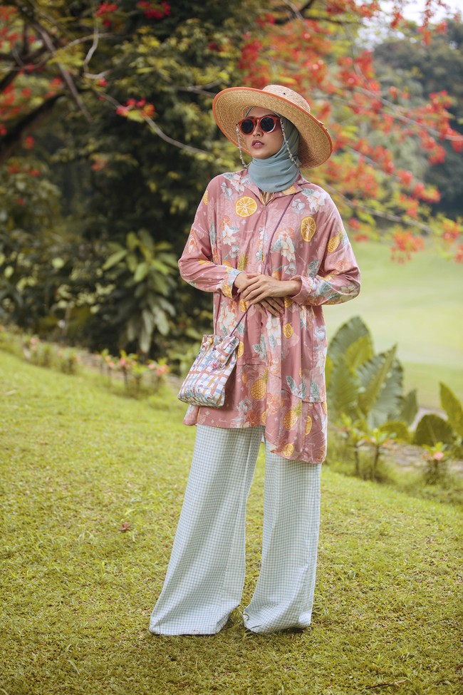 Ria Miranda merilis dua koleksi sekaligus di akhir tahun. Busana pertama merupakan koleksi liburan atau resort dan yang kedua menghadirkan busana muslim gaya klasik untuk 2021. Foto: dok. Ria Miranda