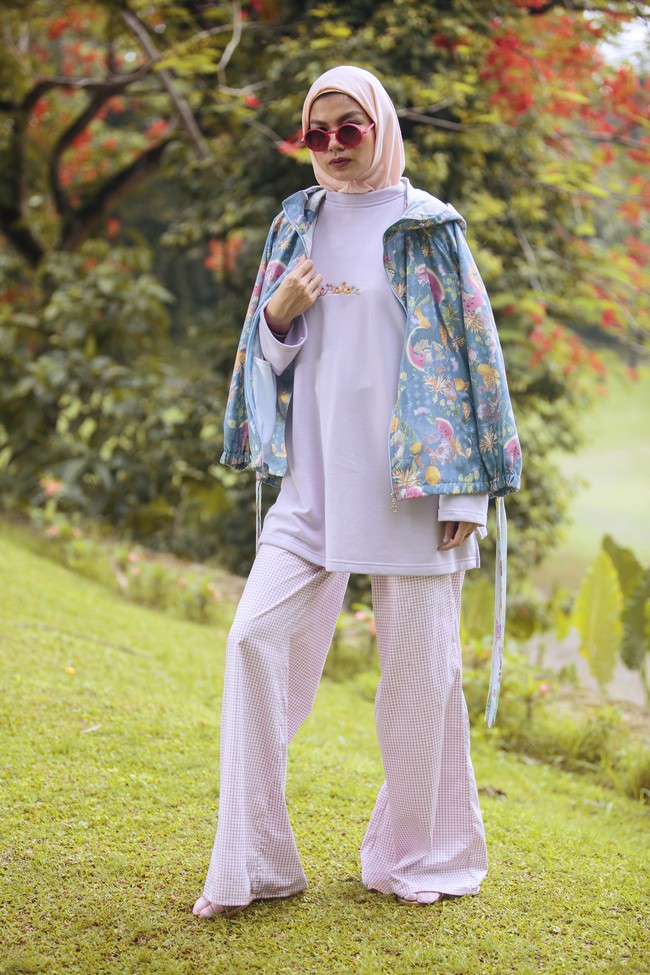 Ria Miranda merilis dua koleksi sekaligus di akhir tahun. Busana pertama merupakan koleksi liburan atau resort dan yang kedua menghadirkan busana muslim gaya klasik untuk 2021. Foto: dok. Ria  Miranda