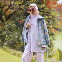 Ria Miranda merilis dua koleksi sekaligus di akhir tahun. Busana pertama merupakan koleksi liburan atau resort dan yang kedua menghadirkan busana muslim gaya klasik untuk 2021. Foto: dok. Ria  Miranda