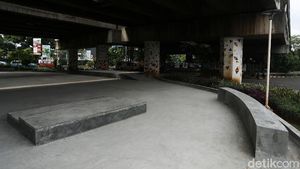Asyik... Ada Skatepark di Kolong Tol JORR Jati Warna