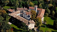 Namanya desa Strassoldo di Friuli. Desa ini memiliki dua kastil abad pertengah yang masih bagus dan terawat. (Asosiasi I Borghi Piu Belli dItalia)