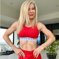 Passion-nya dengan olahraga dimulai di usia 40-an. Selama 10 tahun terakhir ini, Lesley telah memenangkan 30 penghargaan fitnes. Foto: dok. Instagram