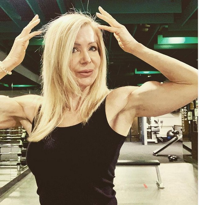 Netizen bahkan memuji sang nenek yang tubuhnya tidak kalah kece dari cucunya.  Foto: dok. Instagram