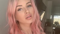 Kini Lottie sudah berusia 22 tahun dan tampak sangat seksi menawan. Dok. Instagram/lottiemossxo
