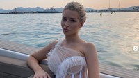 Ia pun mengikuti jejak sang kakak untuk terjun di dunia modelling. Dok. Instagram/lottiemossxo