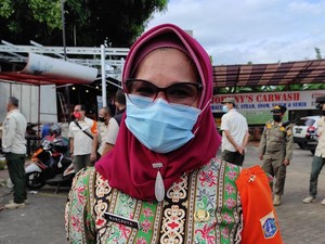 Memar Pipi Bu Lurah Nurcahya Saat Razia Prokes di Selatan Jakarta