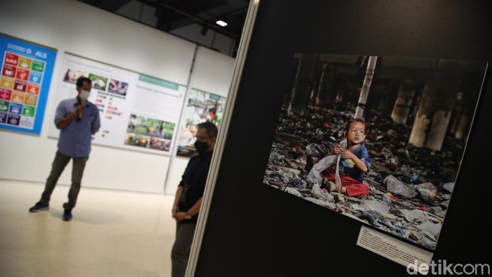 Melihat Karya Juara Lomba Foto Stunting Indonesia Pameran foto bertema stunting digelar Tanoto Foundation dan PFI (Pewarta Foto Indonesia) Jakarta ini menceritakan tentang kepedulian pencegahan stunting.