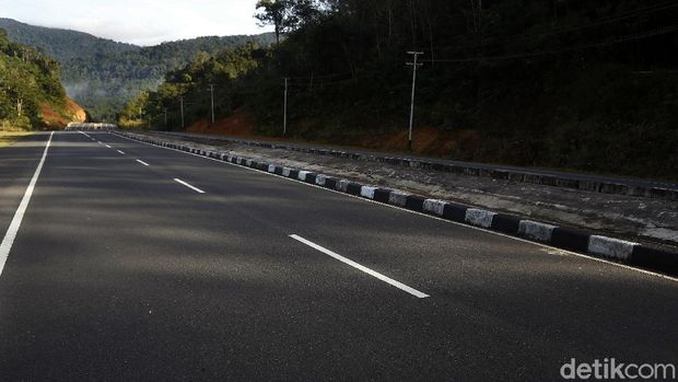 Pemerintah melalui Kementerian Pekerjaan Umum dan Perumahan Rakyat (PUPR), mempercantik kawasan perbatasan Indonesia dan Malaysia di Kalimantas Barat.