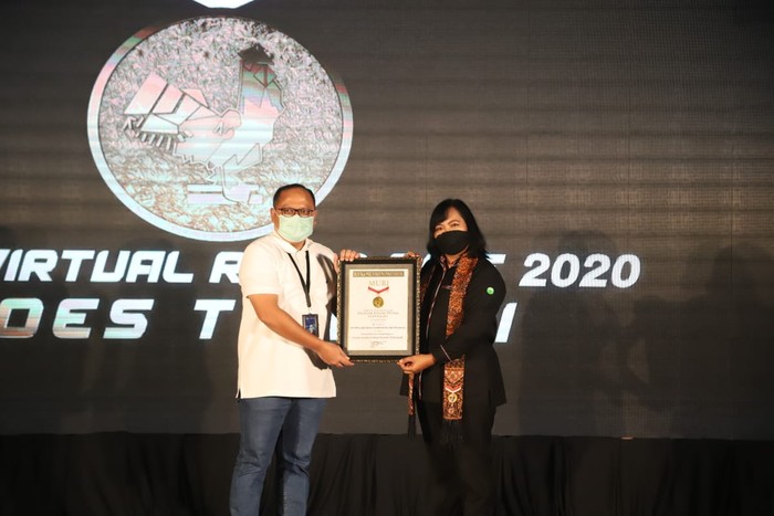 Pelindo III pecahkan rekor MURI setelah mengajak masyarakat untuk hidup sehat di tengah pandemi COVID-19 lewat gelaran Port Virtual Run and Ride 2020.