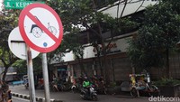 Becak itu ditertibkan karena mangkal di tempat-tempat yang dilarang.