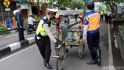 Becak Mangkal Sembarangan Ditertibkan