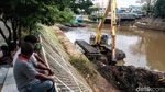Antisipasi Banjir Ciliwung Dikeruk