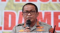 Lalu bagaimana tanggapan polisi atas permintaan panggilan sebagai tersangka Habib Rizieq ini? Kabid Humas Polda Metro Jaya Kombes Yusri Yunus menegaskan pihaknya tidak akan mengeluarkan surat panggilan lagi. Yusri Yunus mengatakan pihaknya tidak akan mengeluarkan surat panggilan lagi untuk Habib Rizieq. Habib Rizieq sudah diberi kesempatan dua kali pada panggilan sebelumnya. Ari Saputra/detikcom.