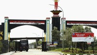 Pun dengan perbatasan jalur darat, pemerintah tak merubah ketentuan akses pintu masuk dalam periode ini. Pintu masuk darat hanya melalui Pos Lintas Batas Negara (PLBN) Aruk dan Entikong di Provinsi Kalimantan Barat serta Motaain di Provinsi Nusa Tenggara Timur (Rengga Sancaya/detikcom)