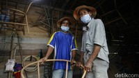 Alia mengatakan dengan adanya bantuan (BPUM) ia merasa sangat terbantu. Ia jadi memiliki modal untuk berusaha.