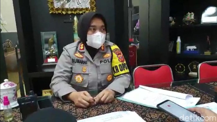 Polisi mengamankan lima mahasiswa terkait kerumunan massa demo