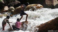 Apalagi, dengan semakin terbukanya akses dan jalur darat, berpotensi menghidupkan perekonomian masyarakat, salah satunya dari sektor pariwisata.  